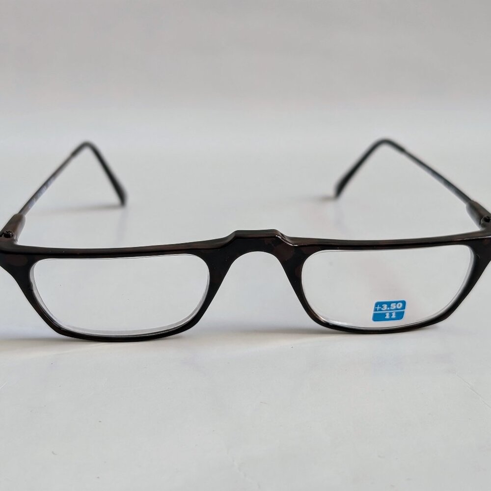 (NWT) Vintage 90's Carbon Fiber Rectangle Reader (S. Brown)